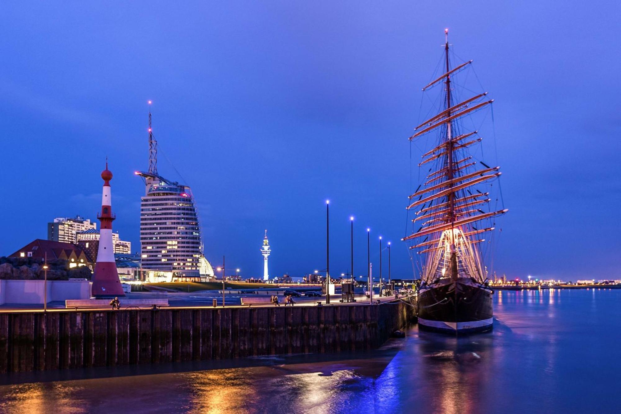 Atlantic Hotel Sail City Бремерхафен Экстерьер фото