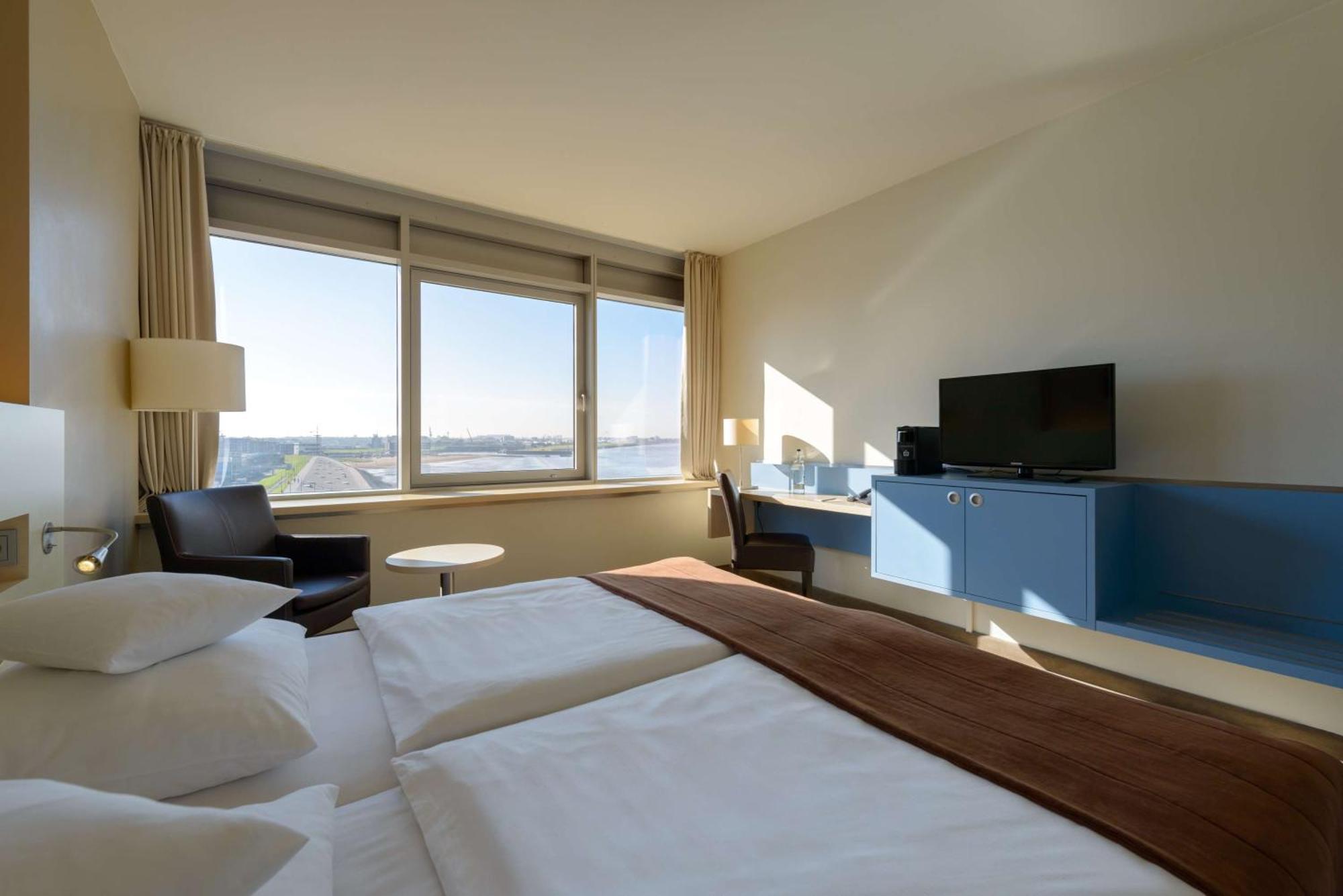 Atlantic Hotel Sail City Бремерхафен Экстерьер фото